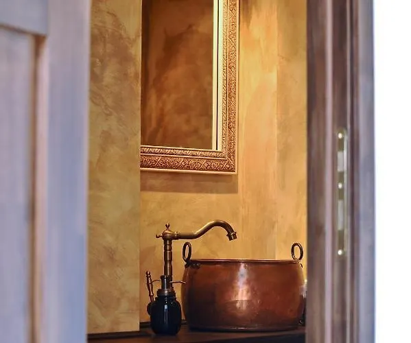 The Flyingtheatre Apartment *